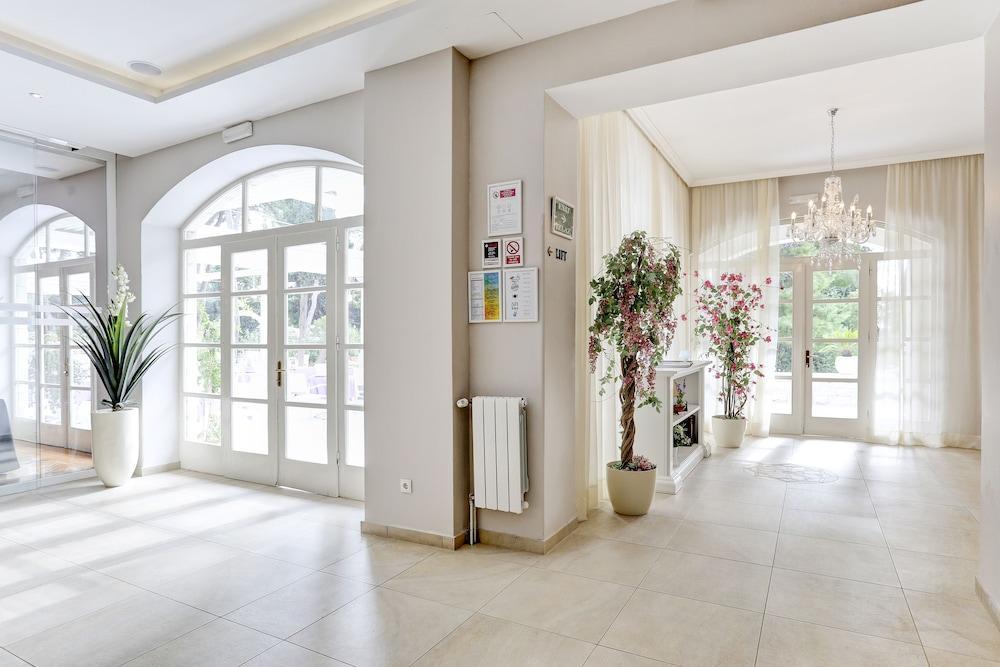 Hotel Moeesy, Blue & Green Oasis Хвар Экстерьер фото