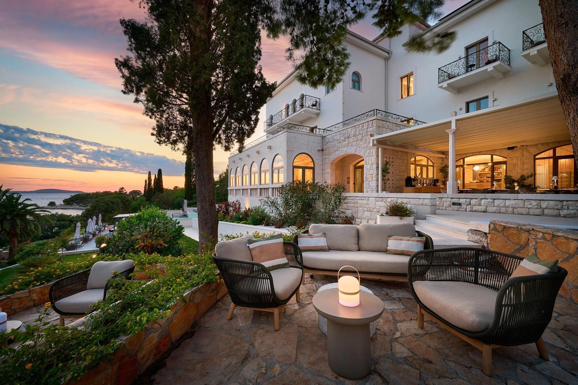 Hotel Moeesy, Blue & Green Oasis Хвар Экстерьер фото