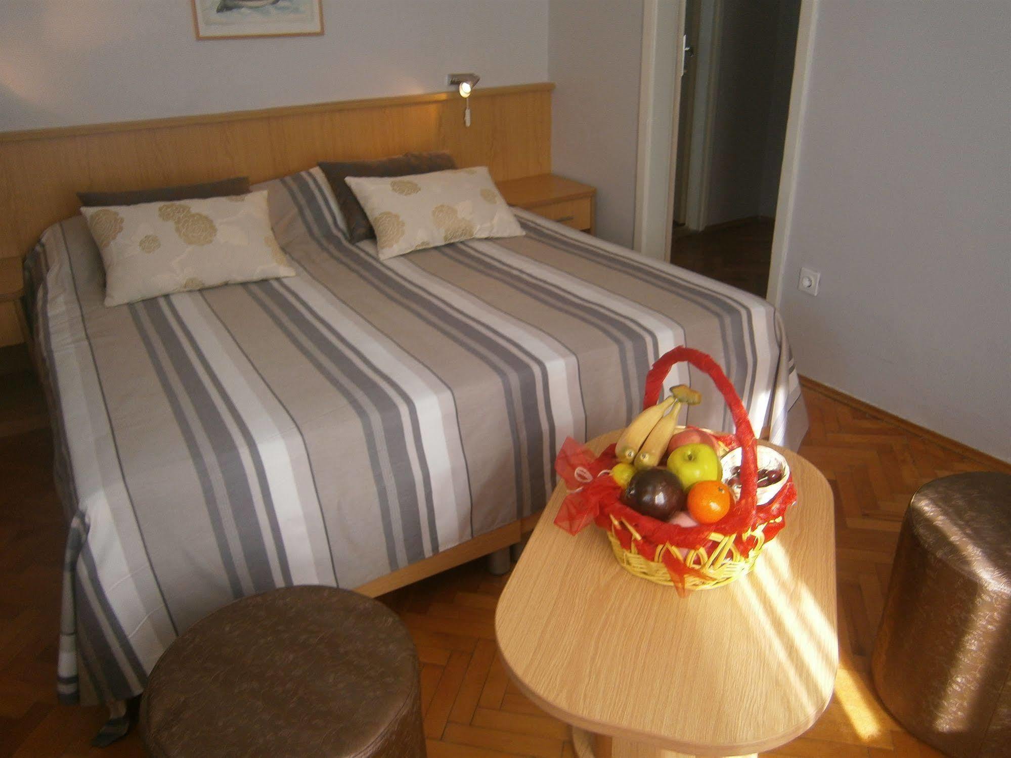 Hotel Moeesy, Blue & Green Oasis Хвар Экстерьер фото